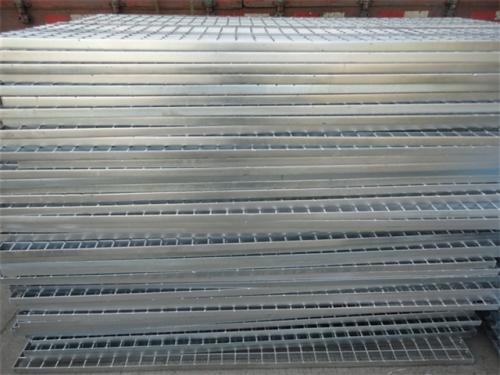 平臺(tái)鋼格柵板踏步