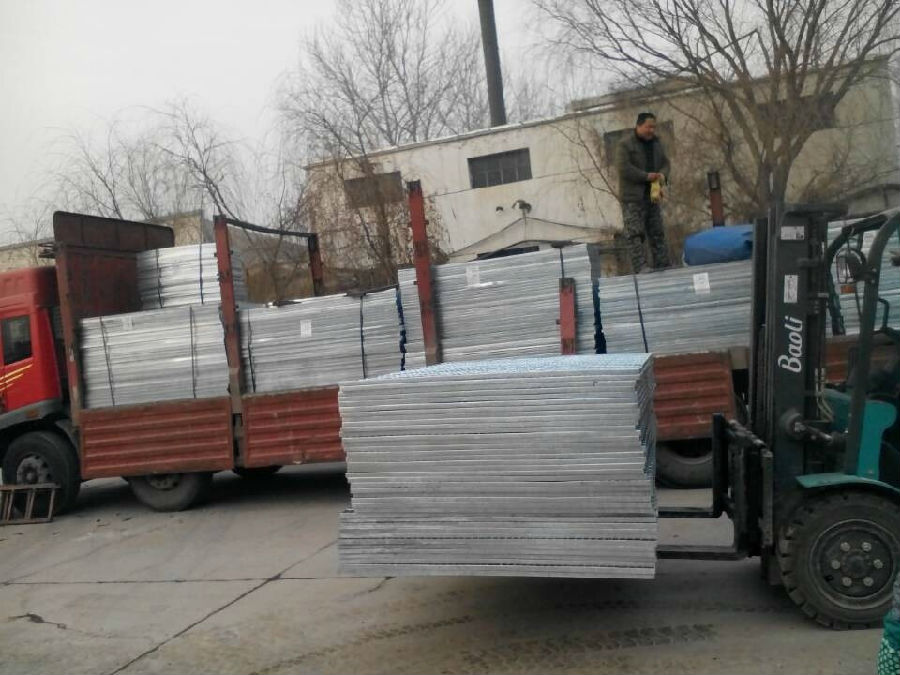 Q235格柵板平臺踏步 Q235格柵板平臺踏步