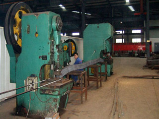 鋼格板裁料車(chē)間